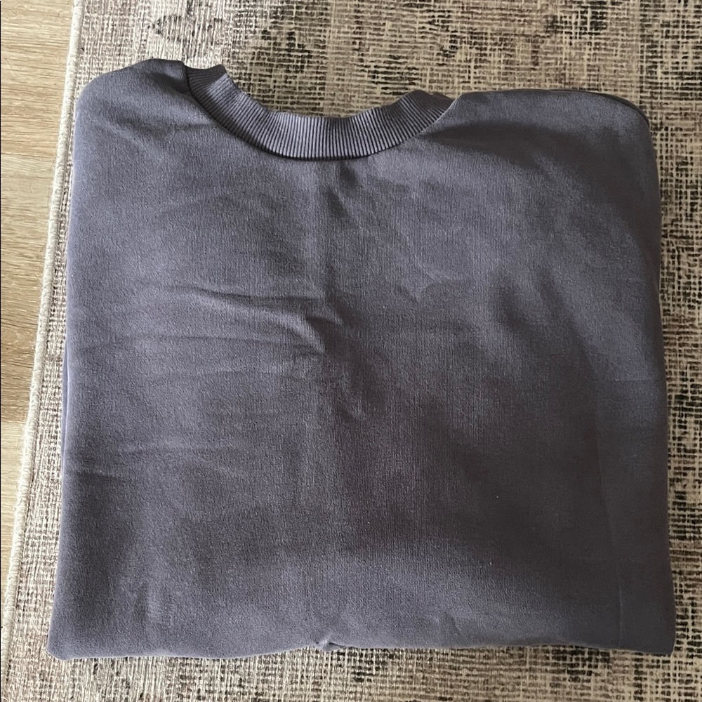Vuori sweatshirt